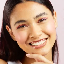 Makeup Revolution Mousse Blusher Squeeze Me Soft Pink